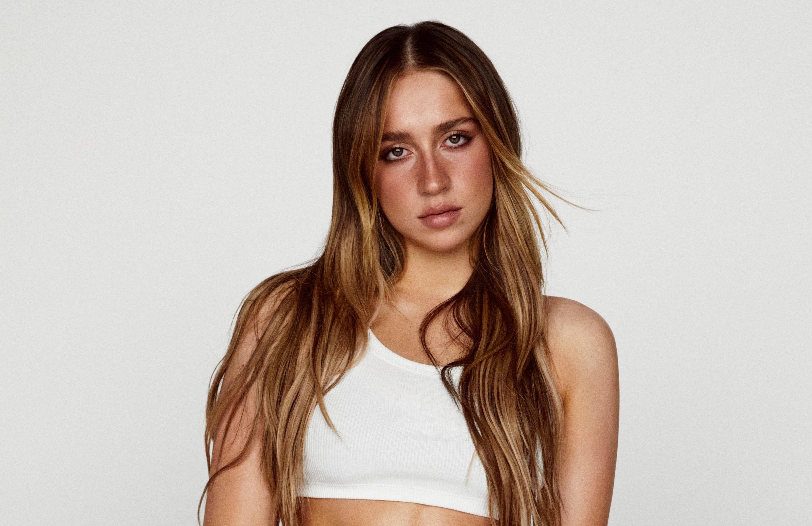 Quem é Tate McRae: dançarina popstar começou aos 12 anos e é fã de pop dos anos 2000 | Lollapalooza 2025