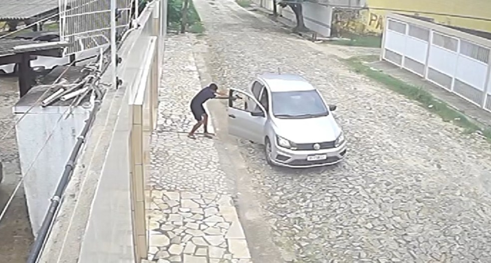 Motorista e passageiro são mortos a tiros em Caucaia, na Grande Fortaleza. — Foto: Reprodução