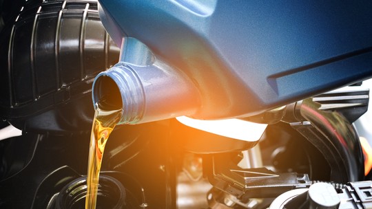 Mineral, sintético ou semissintético: qual é o óleo ideal para o seu carro? - Acertar no tipo de óleo é fundamental para manter o bom funcionamento do motor, além de evitar vazamentos.