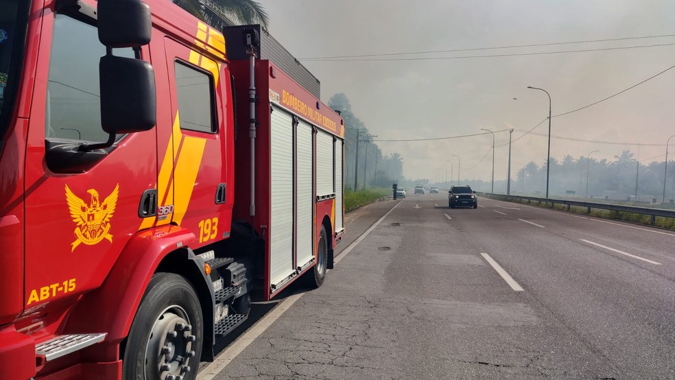 Quem passava pel apista podia ver de longe a fumaça — Foto: Erik Maia/TV Gazeta