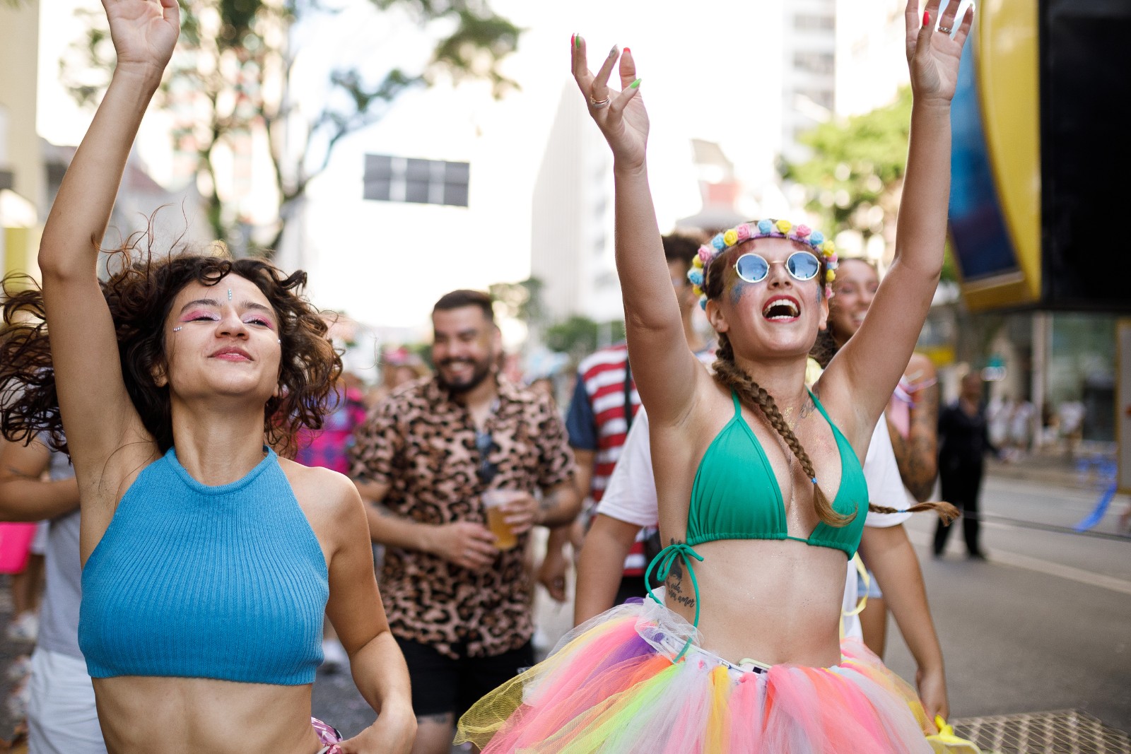 Bloquinhos: veja como montar fantasias criativas para os dias de folia