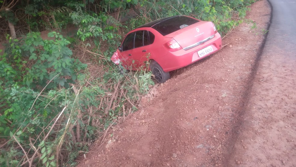 Homem de 56 anos morre após colidir de frente com carro em Teresina; motorista fugiu do local — Foto: Reprodução