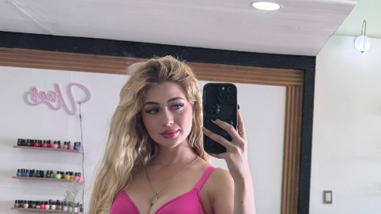 Valeria Márquez, influencer mexicana de 23 anos, é morta durante transmissão ao vivo no TikTok; VÍDEO - Segundo informações da imprensa local, o atirador entrou no estabelecimento dela sob o pretexto de lhe dar um presente e atirou pelo menos duas vezes, em sua cabeça e seu peito.