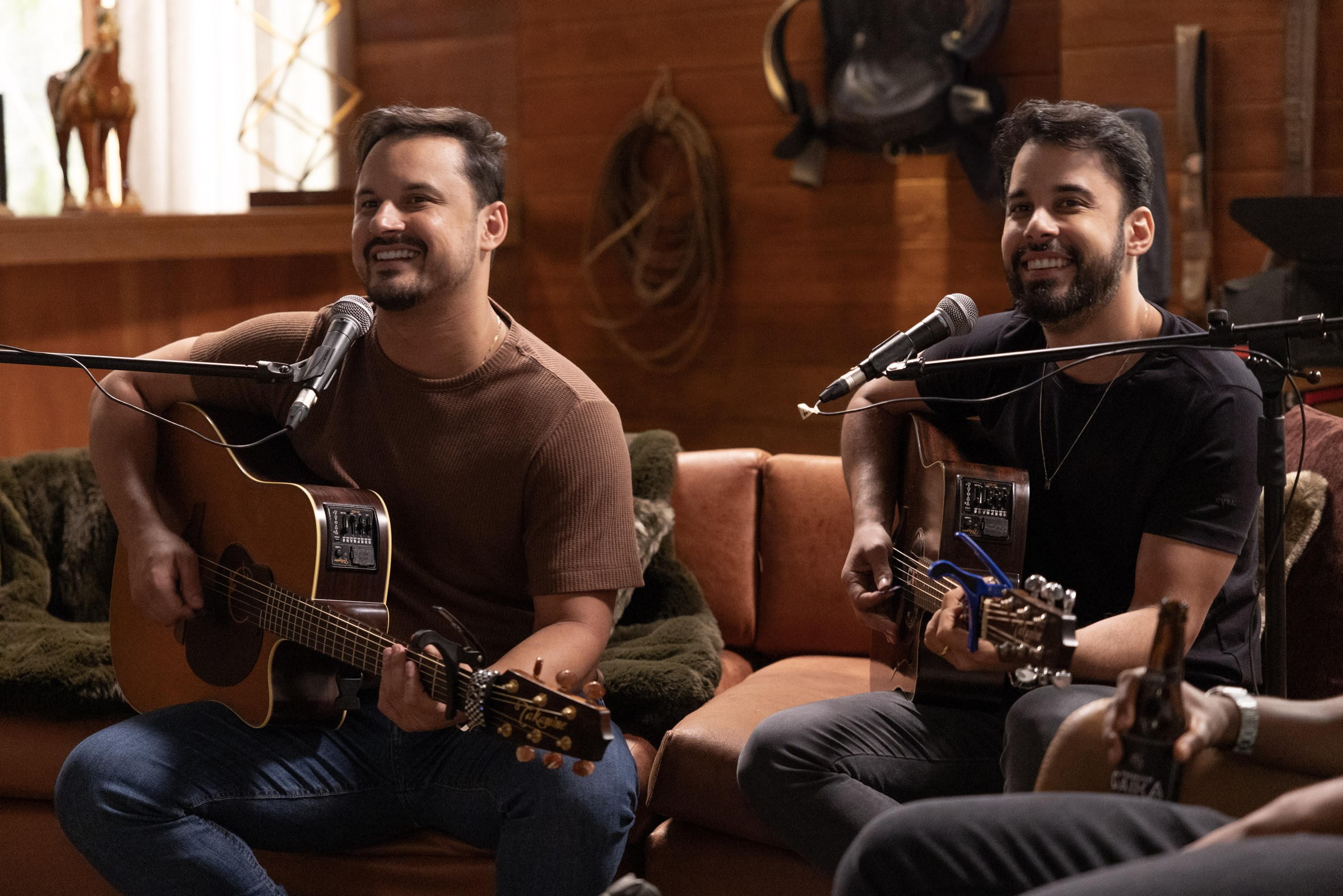 Sertanejos Clayton & Romário revelam desejo de parceria no trap: 'Acho que daria certo'