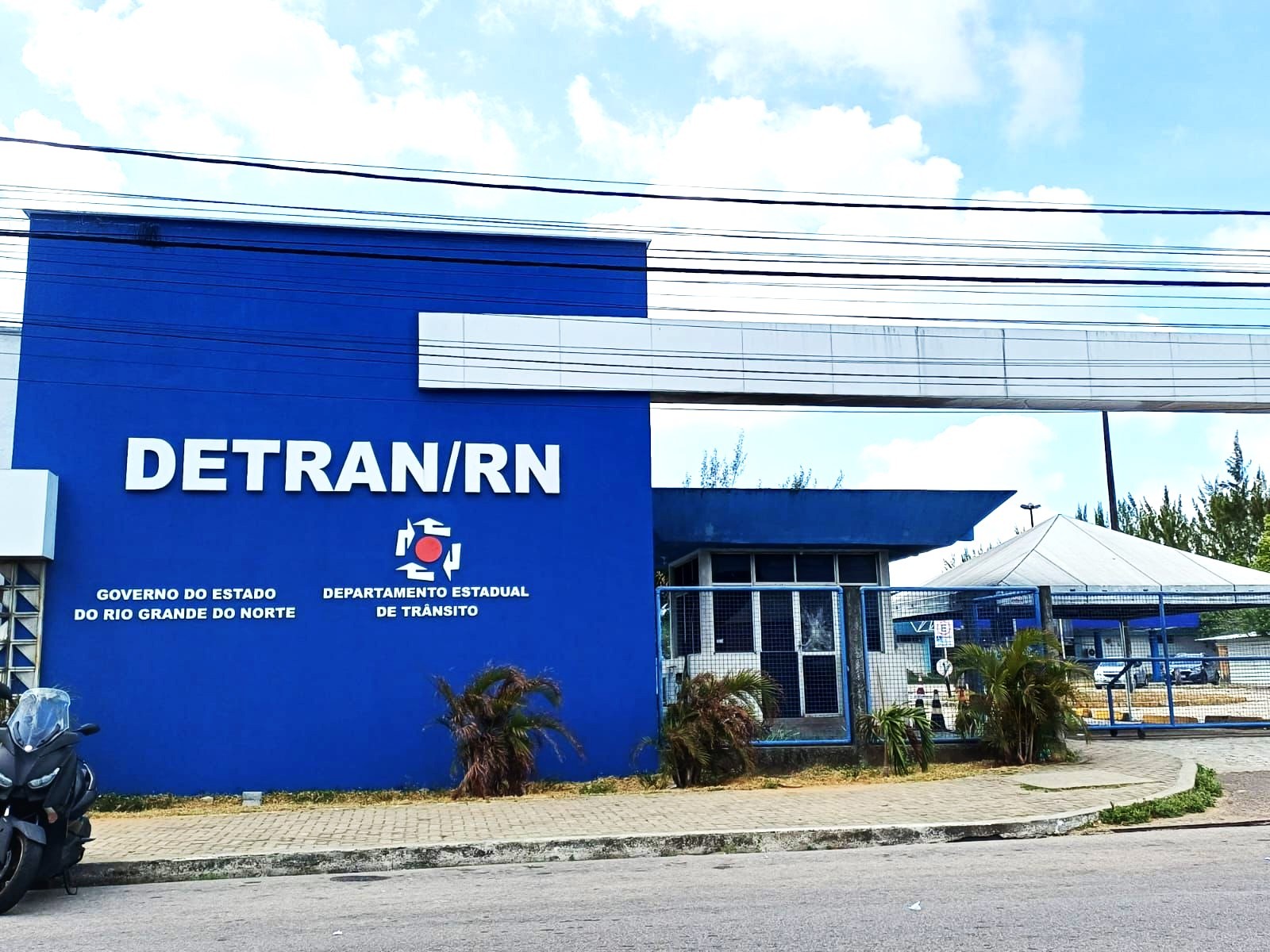 TCE identifica irregularidades em controle de ponto e gratificações do Detran-RN