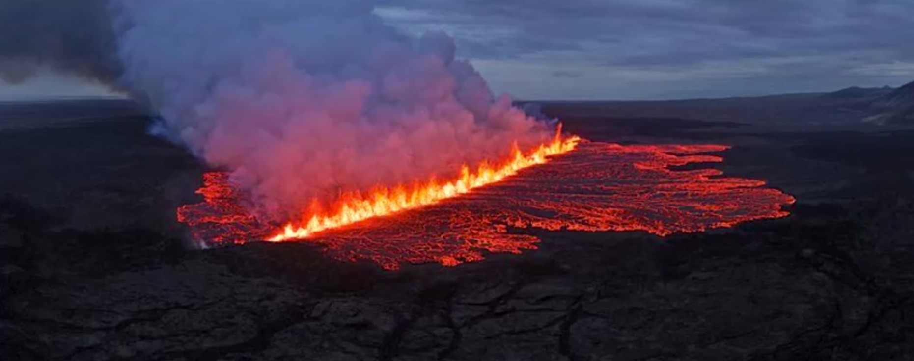 Vulcão na Islândia entra em erupção pela 9ª vez desde 2023 e turistas são evacuados de resort