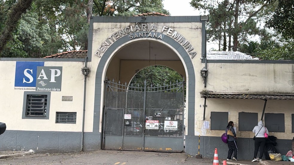 Deolane Bezerra é levada para penitenciária de Santana — Foto: Abraão Cruz/TV Globo