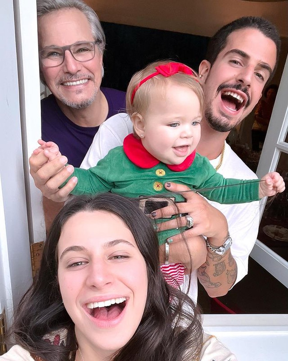 Edson Celulari com os filhos Enzo, Sophia e Chiara — Foto: Reprodução/Instagram