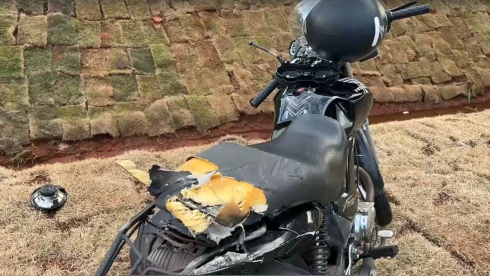 Motociclista fica ferido em acidente com caminh&atilde;o na SP-310 em S&atilde;o Jos&eacute; do Rio Preto (SP) &mdash; Foto: Reprodu&ccedil;&atilde;o / TV TEM