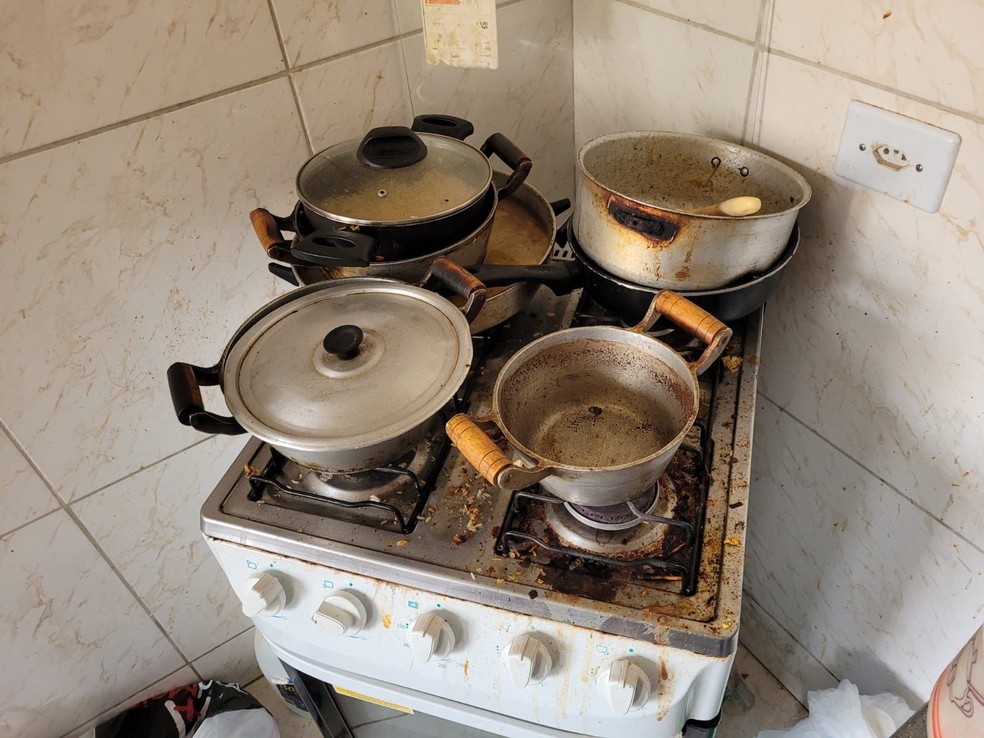 Situação insalubre da casa chamou atenção dos policiais. — Foto: GCM/Reprodução