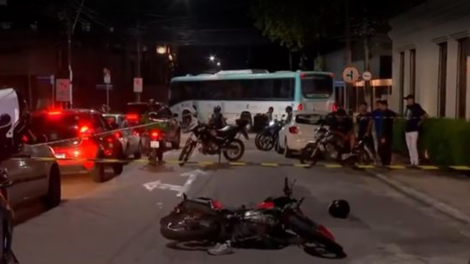 Criminoso é morto a tiros ao tentar assaltar mulher em área nobre de Fortaleza 