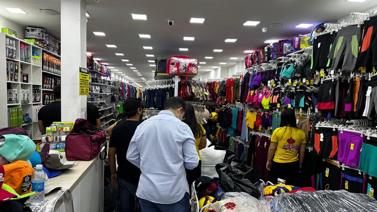Polícia apreende mais de mil produtos falsificados em loja de Campina Grande 