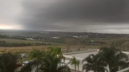 Cidades do interior de SP suspendem aulas nesta sexta-feira após alerta de tornado