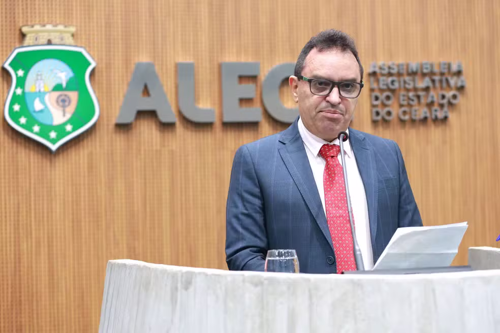 Deputado Pedro Lobo (PT) em pronunciamento na Assembleia Legislativa do Ceará — Foto: Assembleia Legislativa do Ceará/Divulgação
