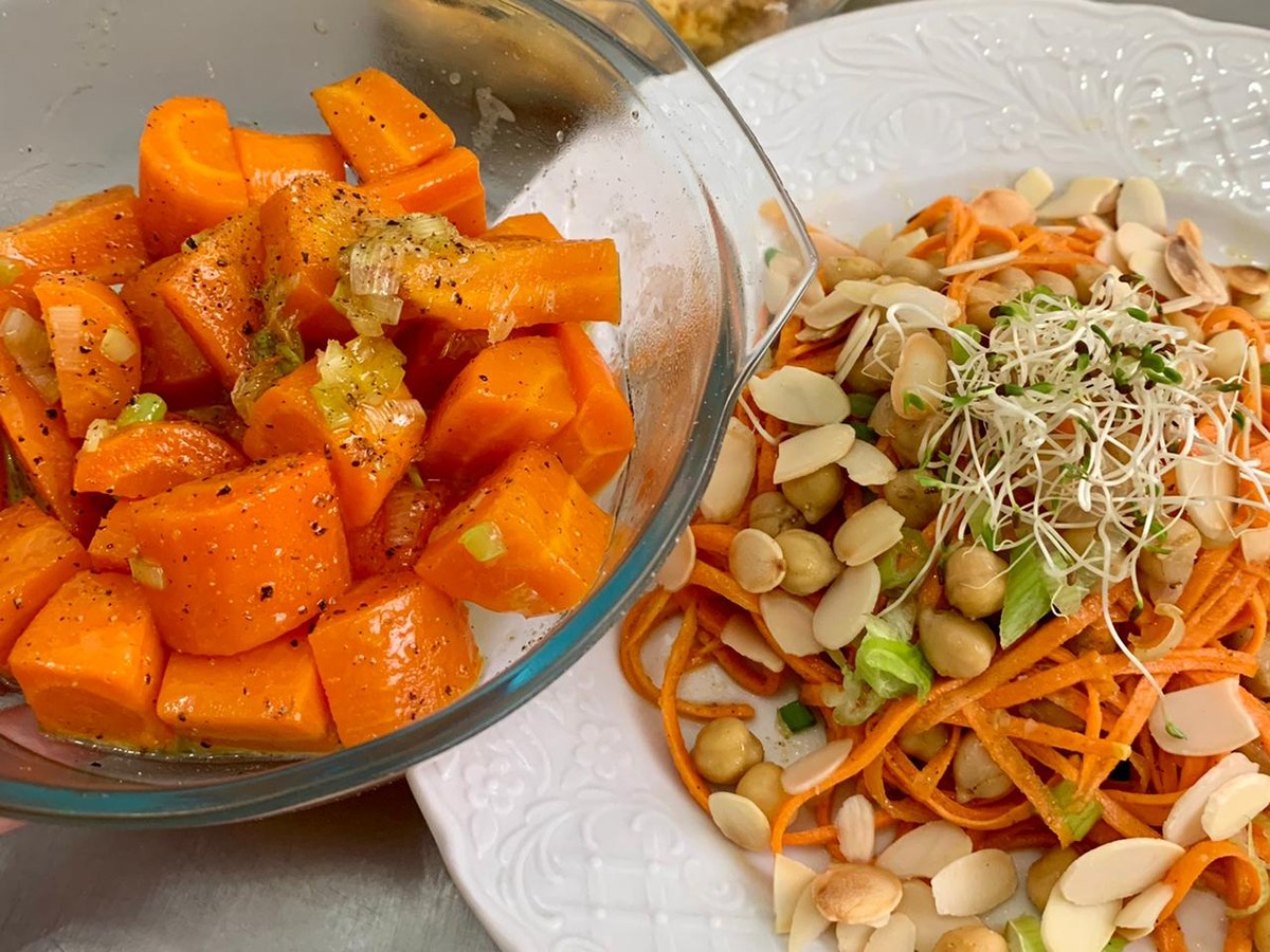 Cenoura Crua De Fígado De Galinha Cebolas Manteiga. Ingredientes