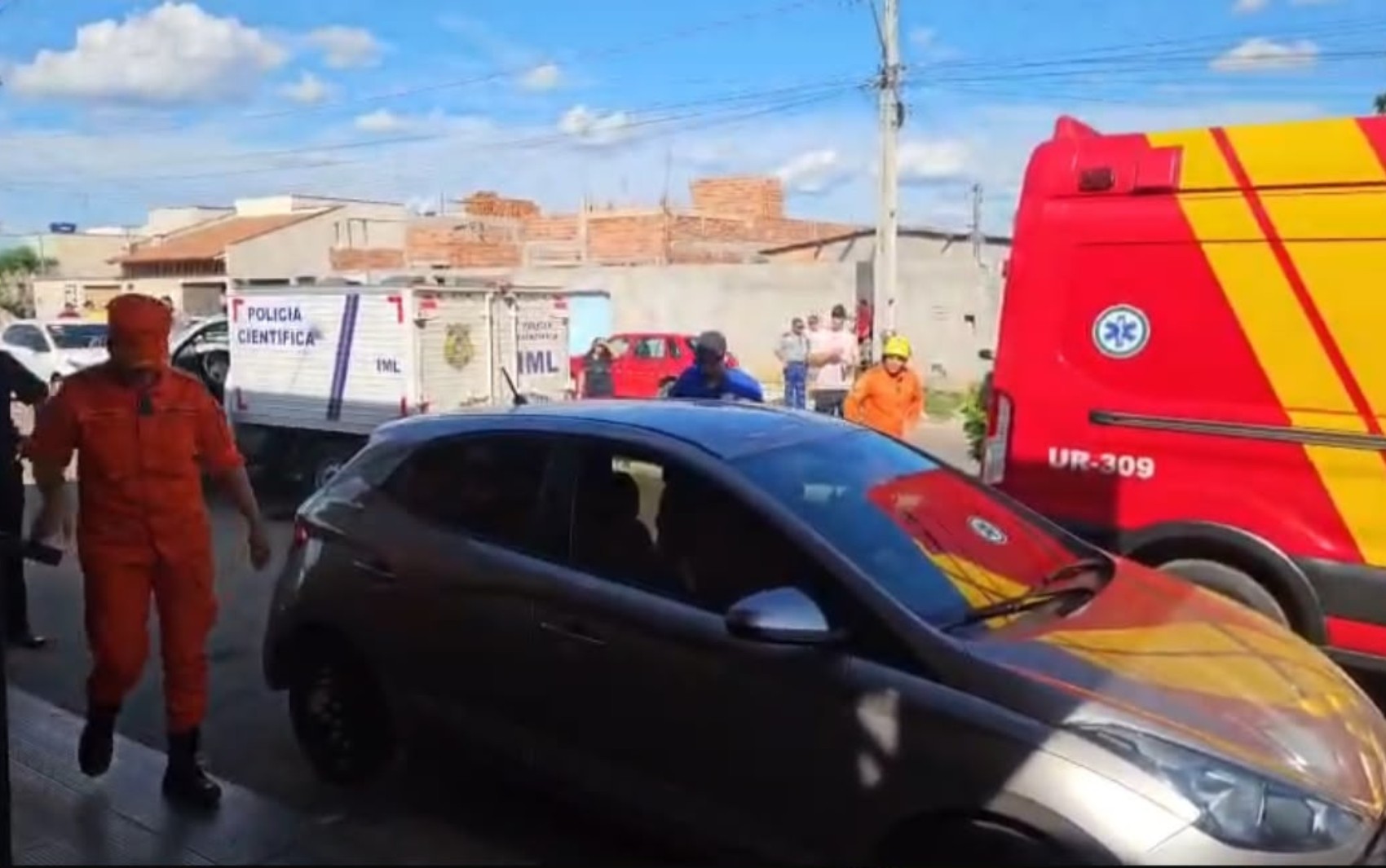 Criança morre após ser deixada dentro de carro, em Senador Canedo