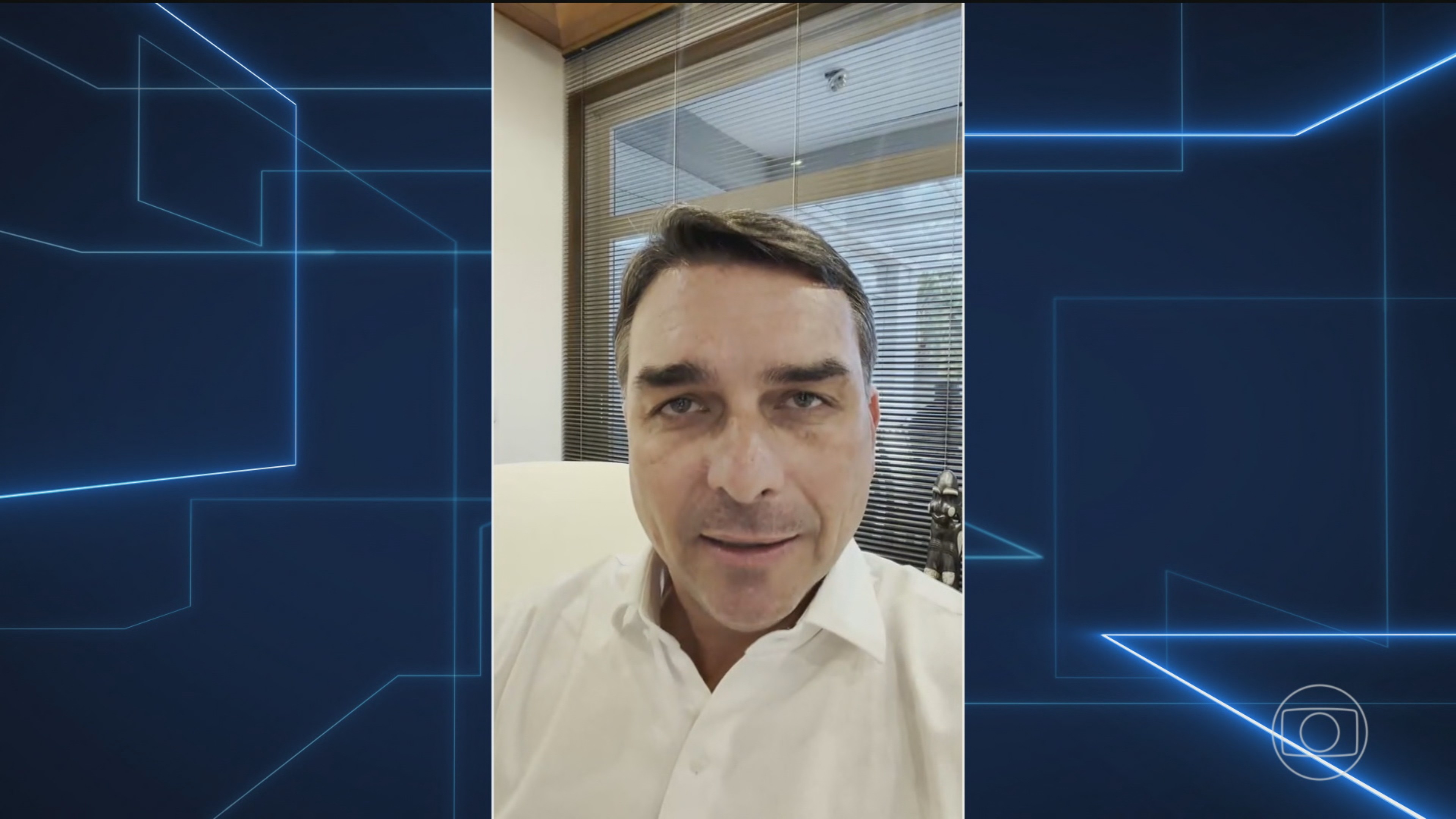 Flávio Bolsonaro e produtores do filme sobre Jair Bolsonaro apresentam versões diferentes para dinheiro enviado por Vorcaro