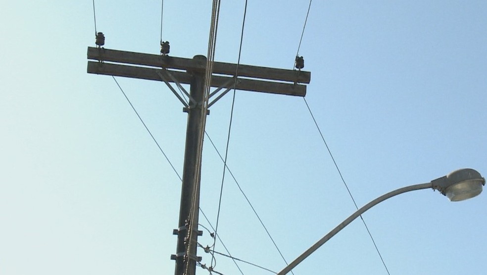 Funcionários de empresa de energia são presos após pedir dinheiro para não cortar fornecimento de estabelecimento em Fortaleza. — Foto: Wesley Abreu