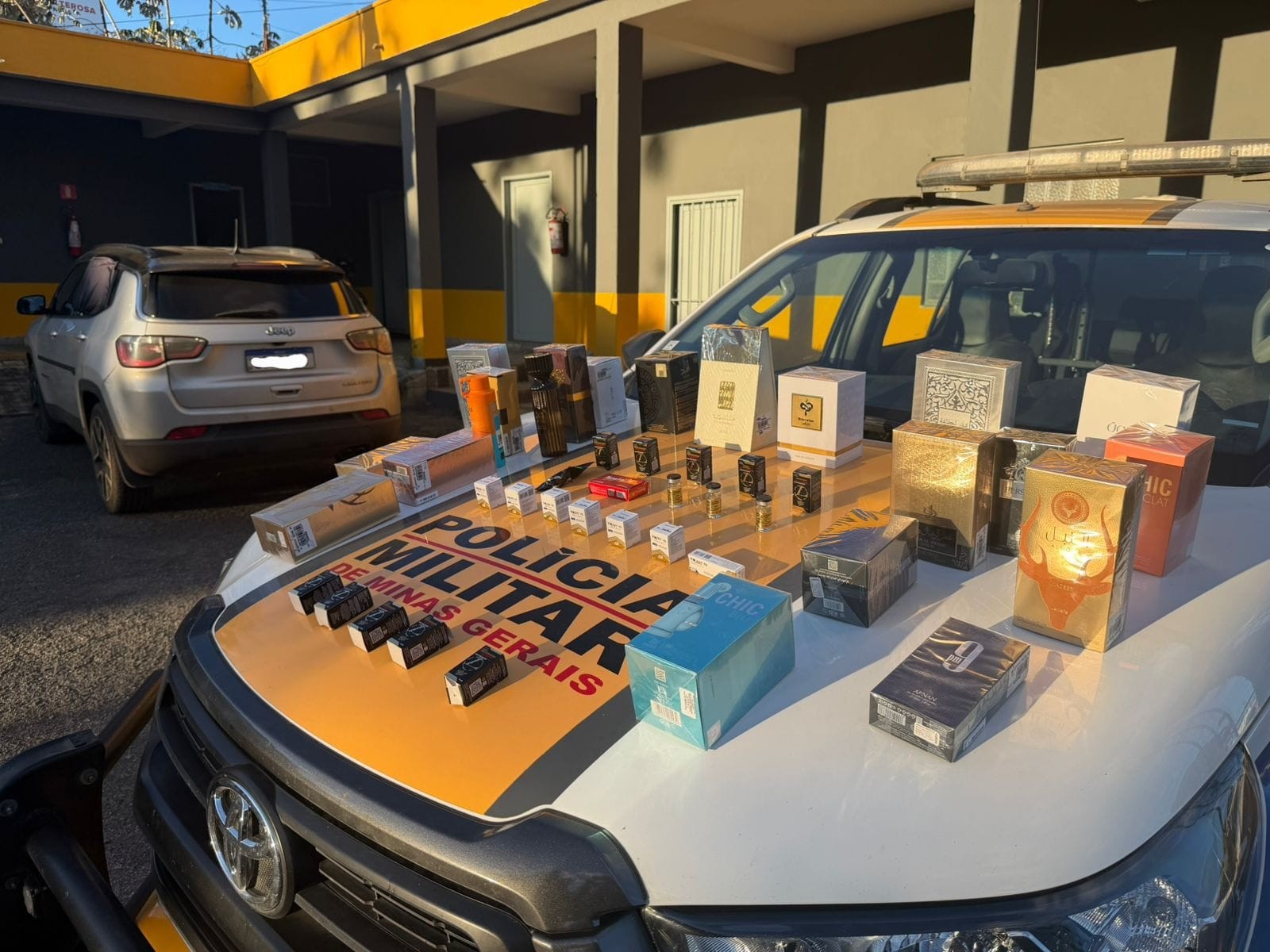 Homem é preso por contrabando de cosméticos, perfumes, anabolizantes e remédios para emagrecimento em MG