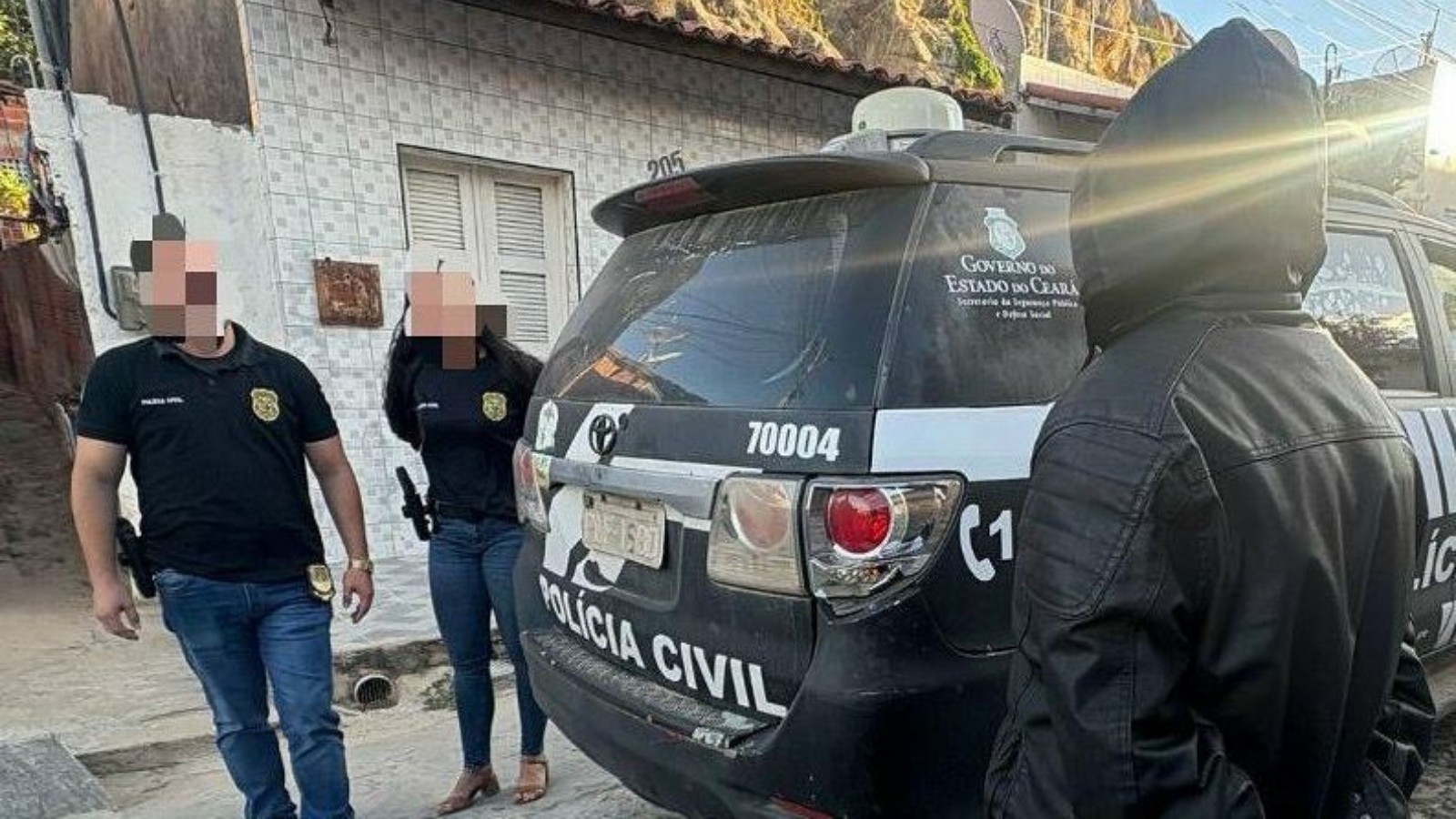 Jovem é detido por usar IA para criar imagens pornográficas de professora