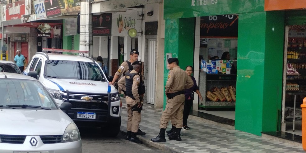 Confusão termina com tiros no Bairro Santa Terezinha, em Juiz de Fora — Foto: André Lamounier/TV Integração