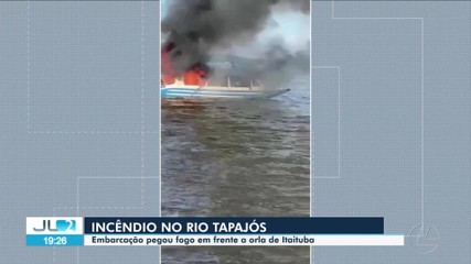 Embarcação pega fogo no rio Tapajós, em Itaituba, no Pará