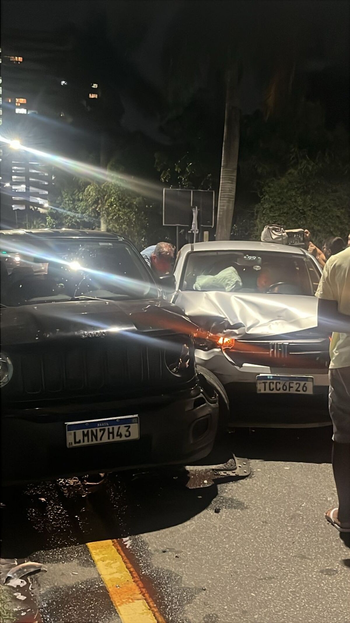 Acidente entre dois carros deixa uma mulher ferida em Volta Redonda 