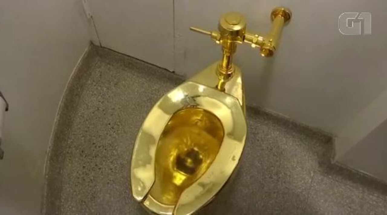 Vaso sanitário de ouro é vendido por R$ 64 milhões em leilão em Nova York