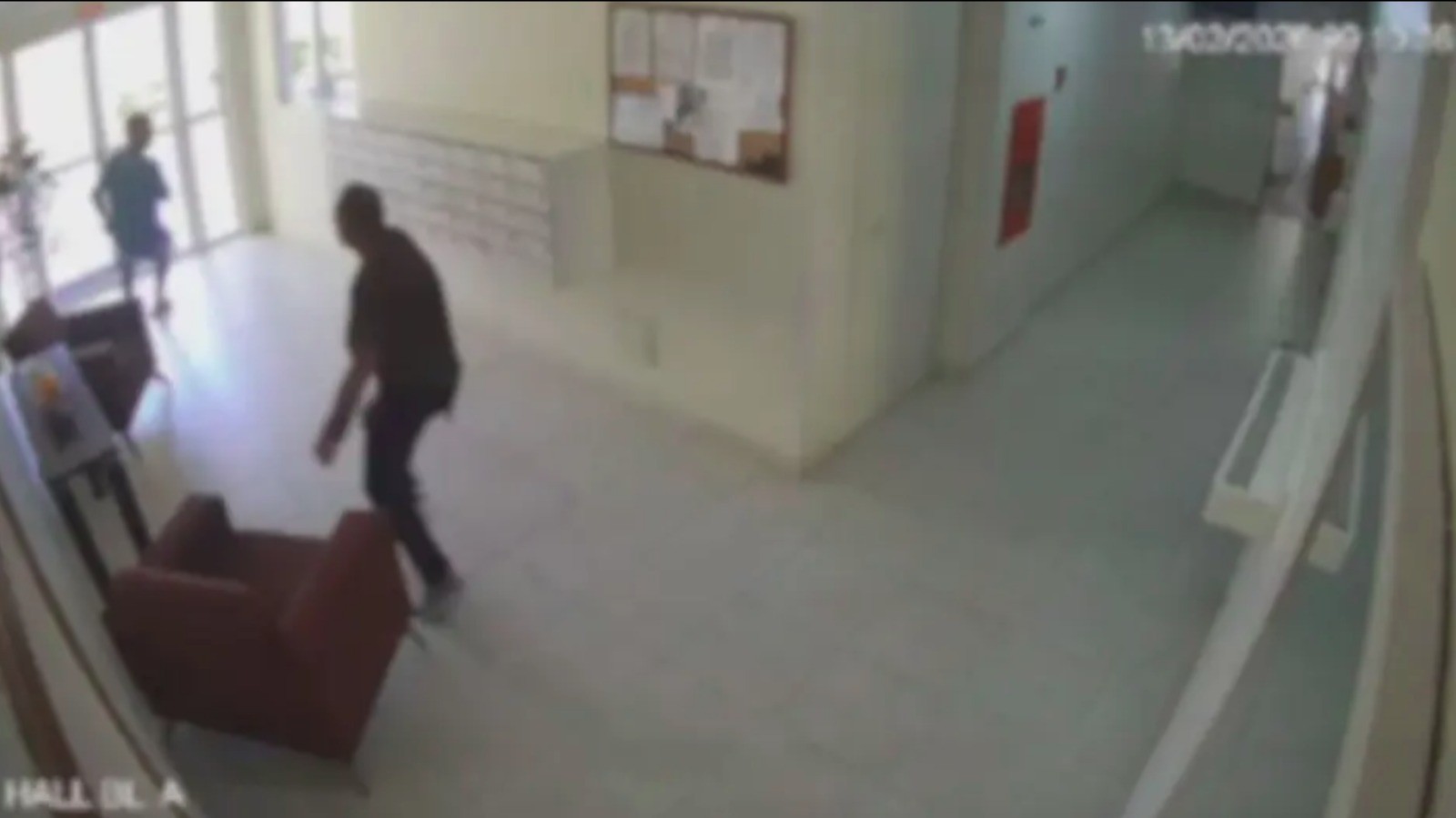 Advogado é preso ao tentar matar PM com facão em condomínio de Florianópolis