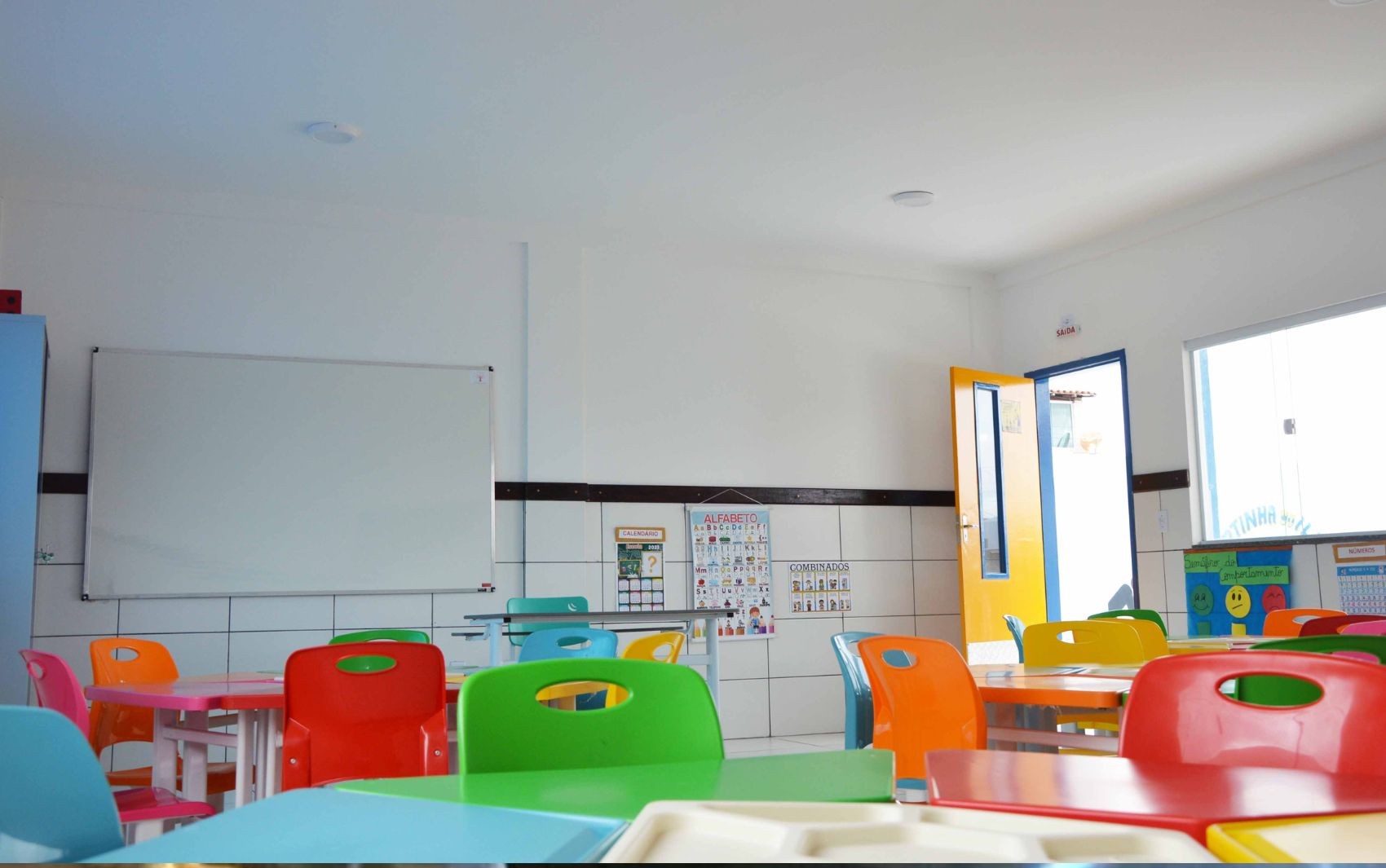 Prefeitura de Feira de Santana abre 500 vagas para cuidadores escolares com salários de R$2 mil; veja como se inscrever