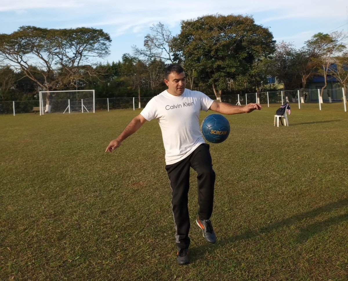 Atleta amputado é exemplo de inspiração no futebol de várzea em Itapetininga: ‘Não tenho limitação, eu faço tudo’