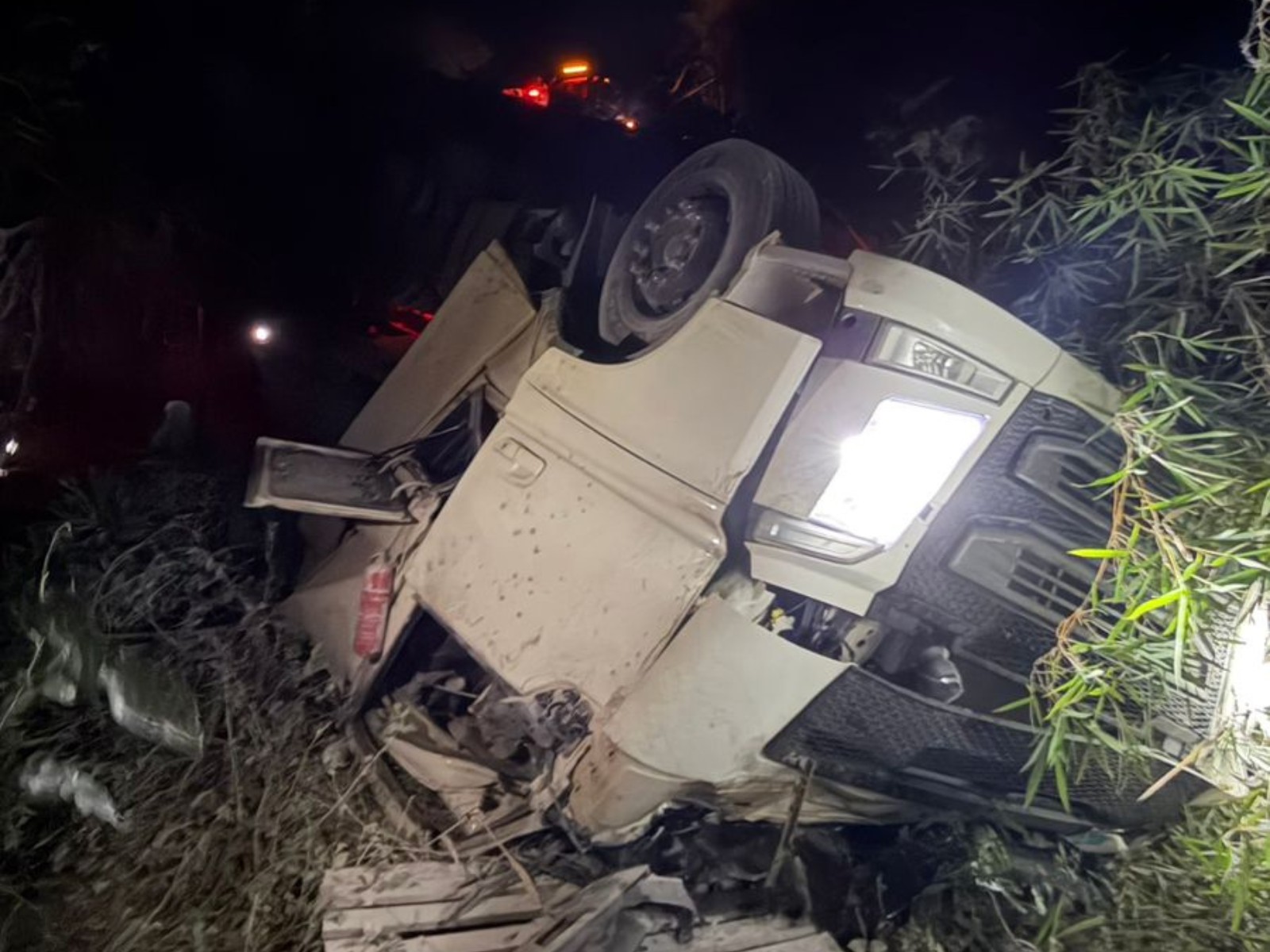 Motociclista morre em batida com caminhão na BR-116, em Ponto dos Volantes