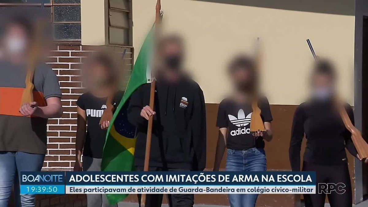 Vídeo mostra estudantes fazendo atividade com simulacros de armas de ...