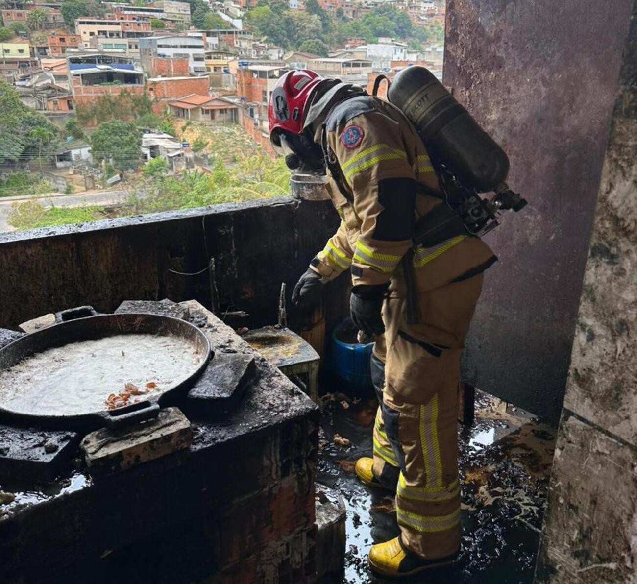 Incêndio em fábrica de torresmos mobiliza Bombeiros em Ipatinga
