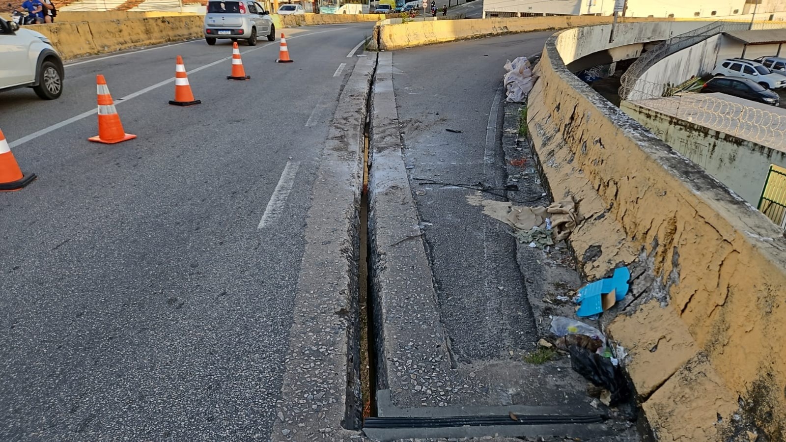 Viaduto da Avenida 13 de Maio passa por reparos em junta de dilatação após acidentes 