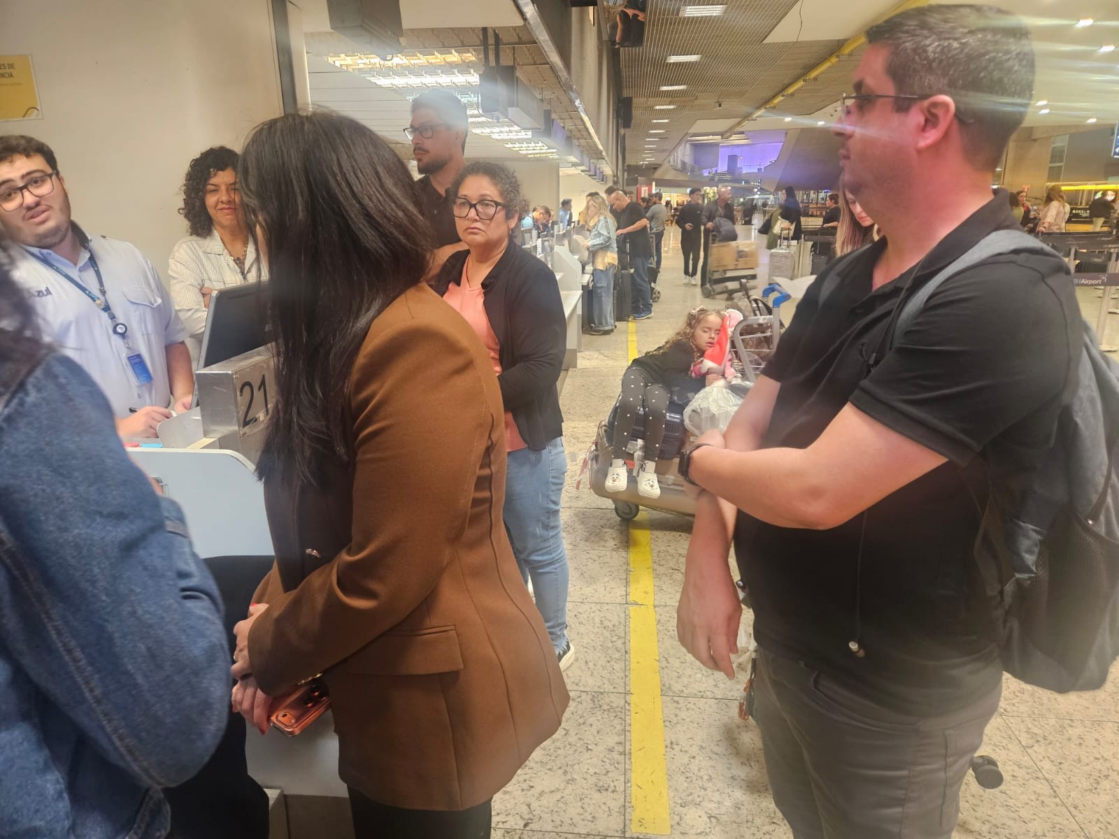 Voos são cancelados em aeroporto em Confins e passageiros enfrentam tumulto