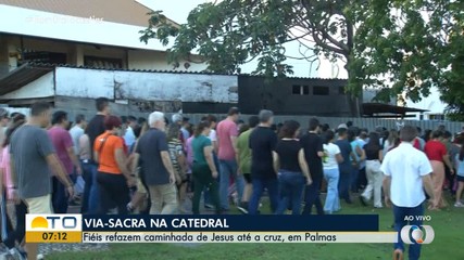 Fiéis fazem a via-sacra em Palmas