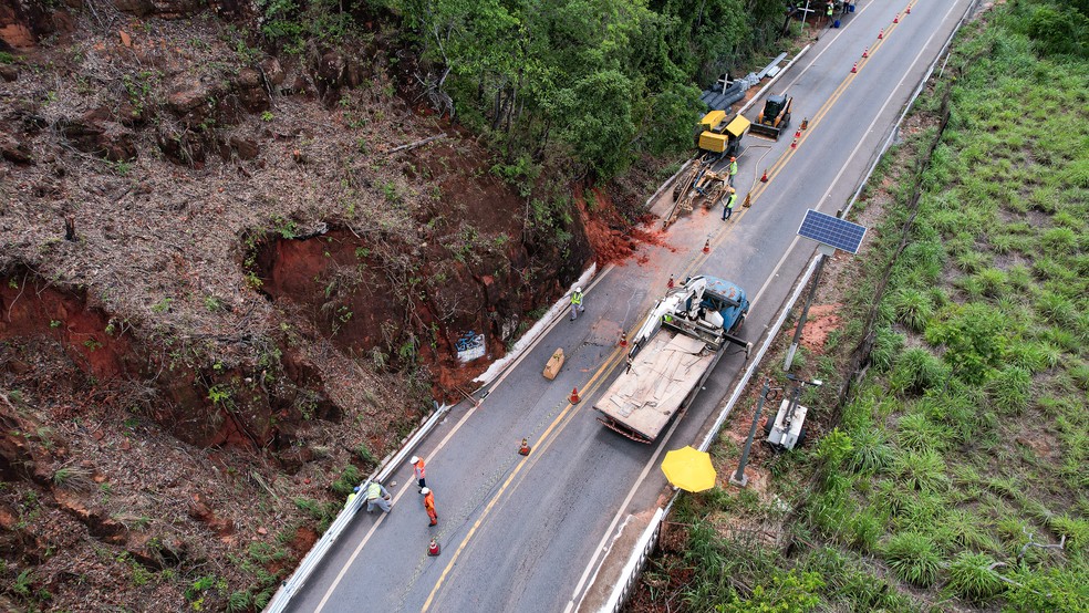 Obras de retaludamento na regio do Porto do Inferno  Foto: Sinfra-MT