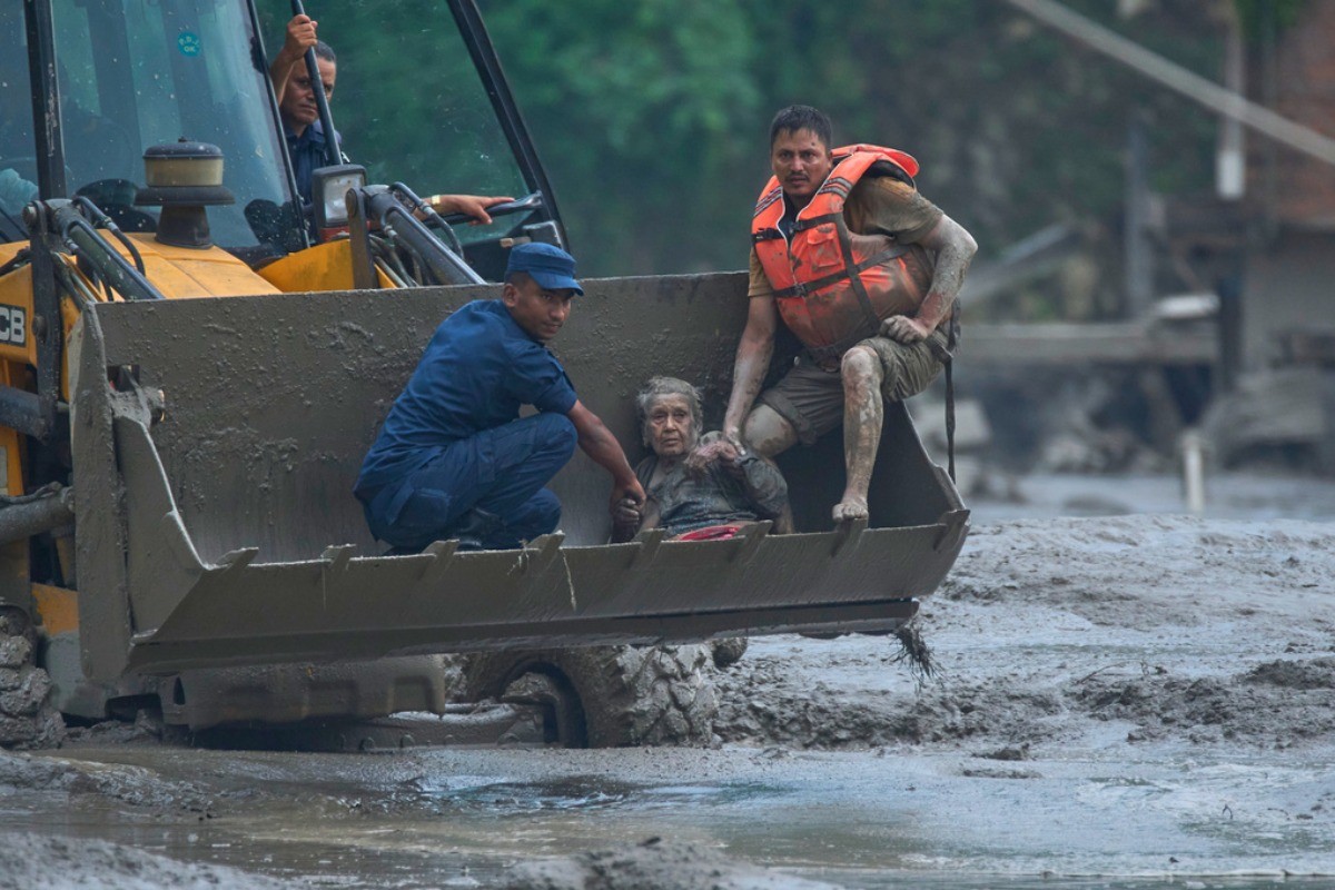 FOTOS mostram a devastação das enchentes no Nepal