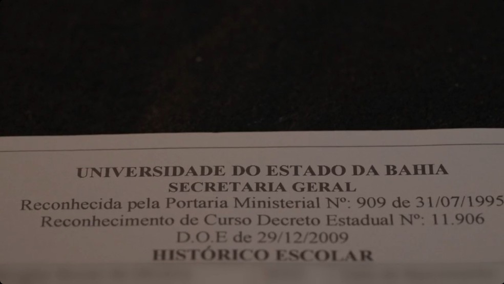 Criminosos falsificam diplomas da Universidade do Estado da Bahia para obter registros para falsos médicos no Rio de Janeiro — Foto: Reprodução/TV Globo
