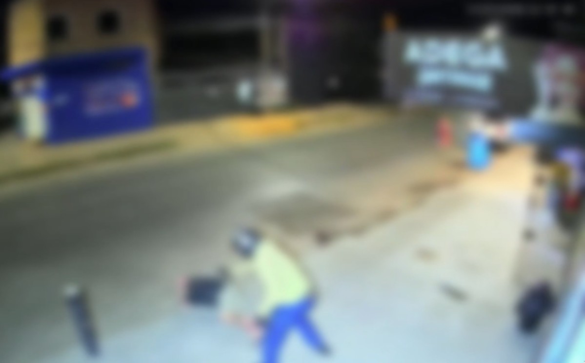 Câmeras de segurança registram momento em que homem é perseguido e atingido por vários tiros em Montes Claros; vídeo