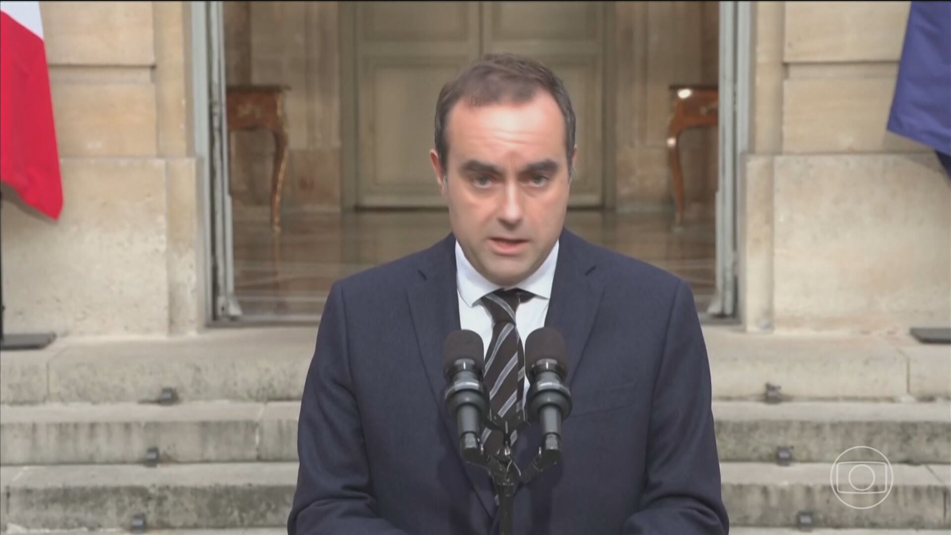 Pela terceira vez em menos de um ano, um primeiro-ministro da França pede demissão