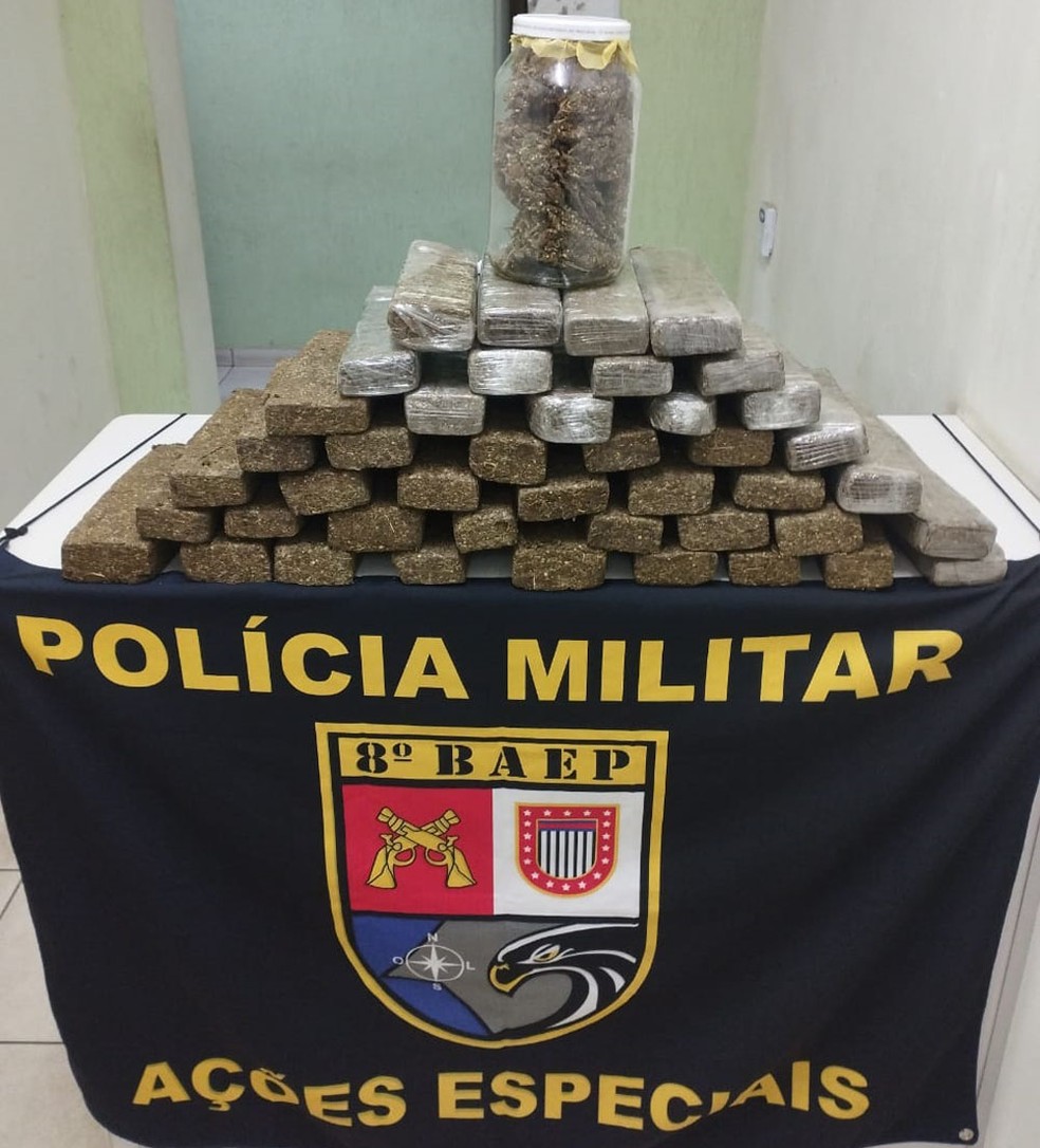 Mais de 32kg de drogas foram apreendidos em Álvares Machado (SP) — Foto: Polícia Militar