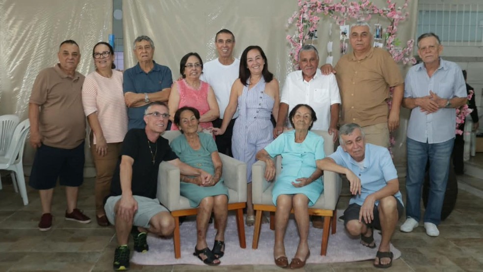 Lavínia e Levearlinda com parte dos filhos — Foto: Reprodução