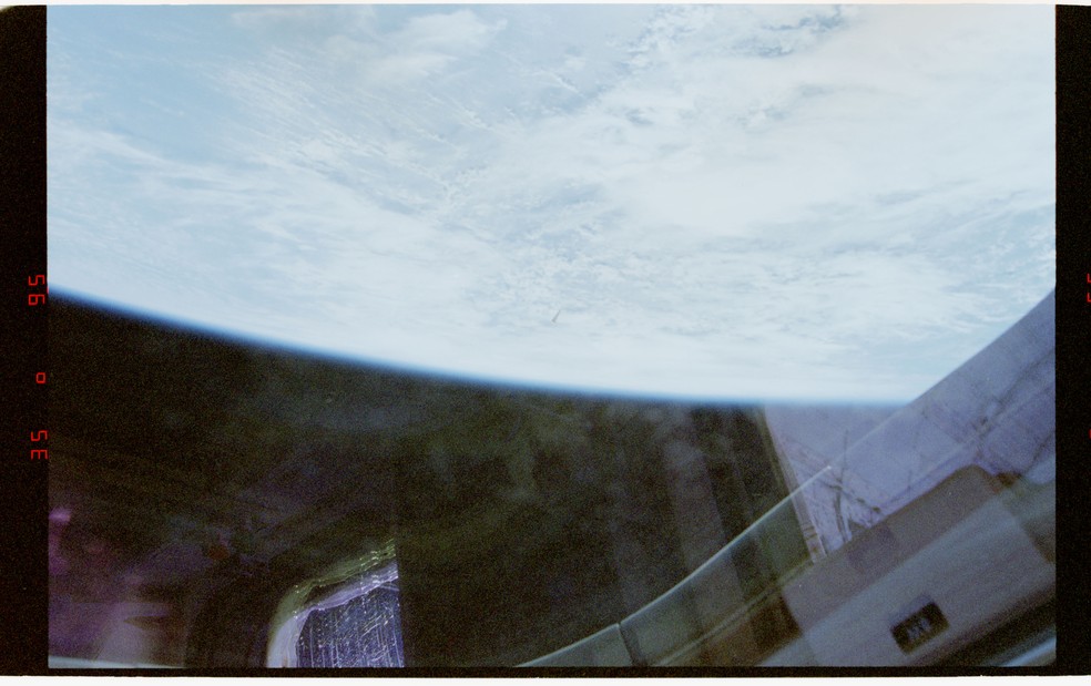 Fotos foram feitas durante a missão STS-80, realizada entre 19 de novembro e 7 de dezembro de 1996. — Foto: Departamento de Guerra dos EUA