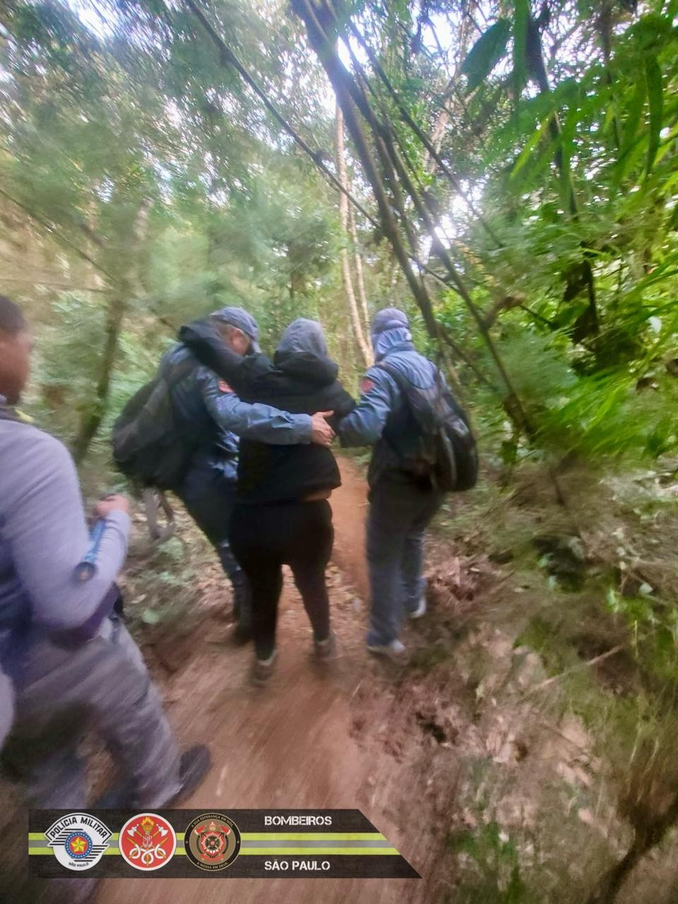 Mulher é resgatada após mal súbito durante trilha no Pico dos Marins, em Piquete; resgate durou 4 horas