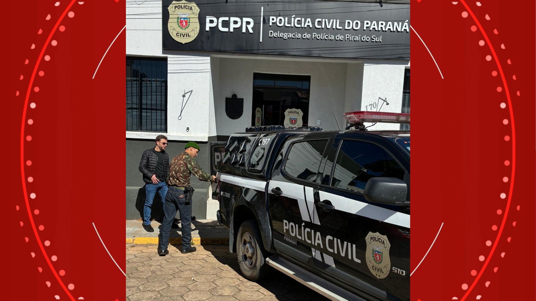 Homem é preso após ameaçar a ex em frente à delegacia para tentar impedir que ela o denunciasse por perseguição, no Paraná