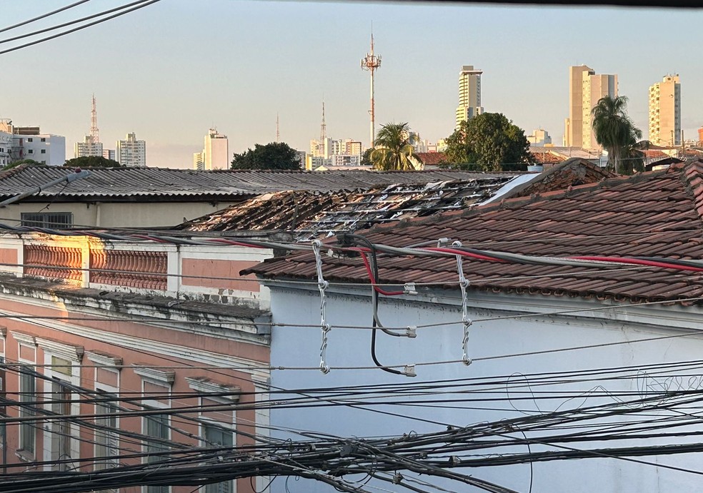 Telhado da Casa do Patrimnio ps-incndio onde estava a lona  Foto: Stephane Gomes / g1