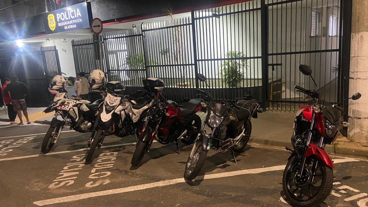 Quatro homens são presos em flagrante após roubo de moto, em Atibaia