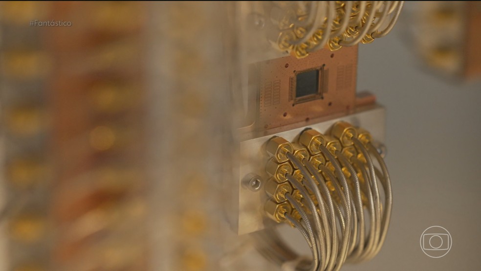 Descriptografar qualquer coisa é possível. Mas um computador quântico pode vir a fazer em segundos o que os atuais demorariam milênios — Foto: Fantástico/ Reprodução